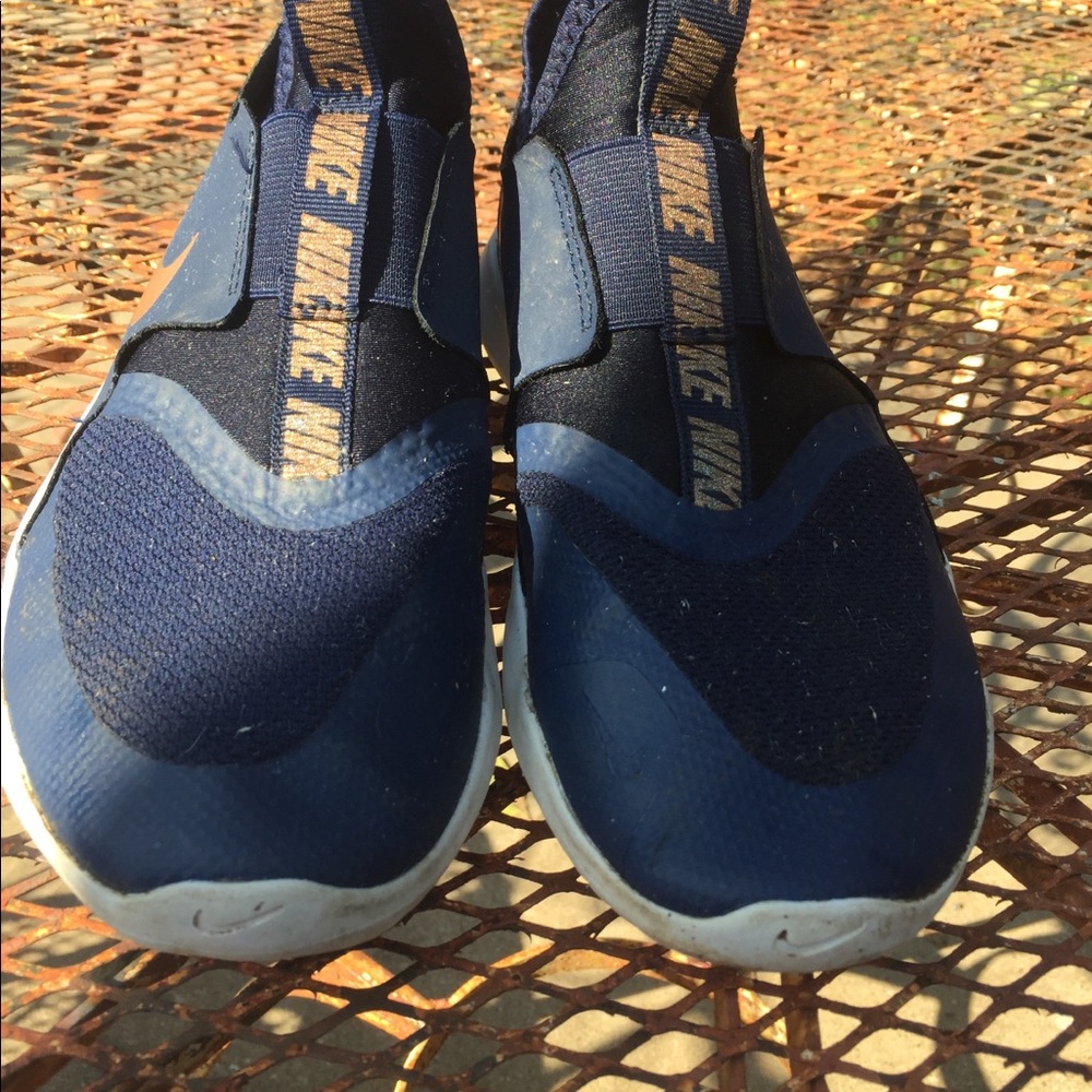 Youth Nike flex runner size 5